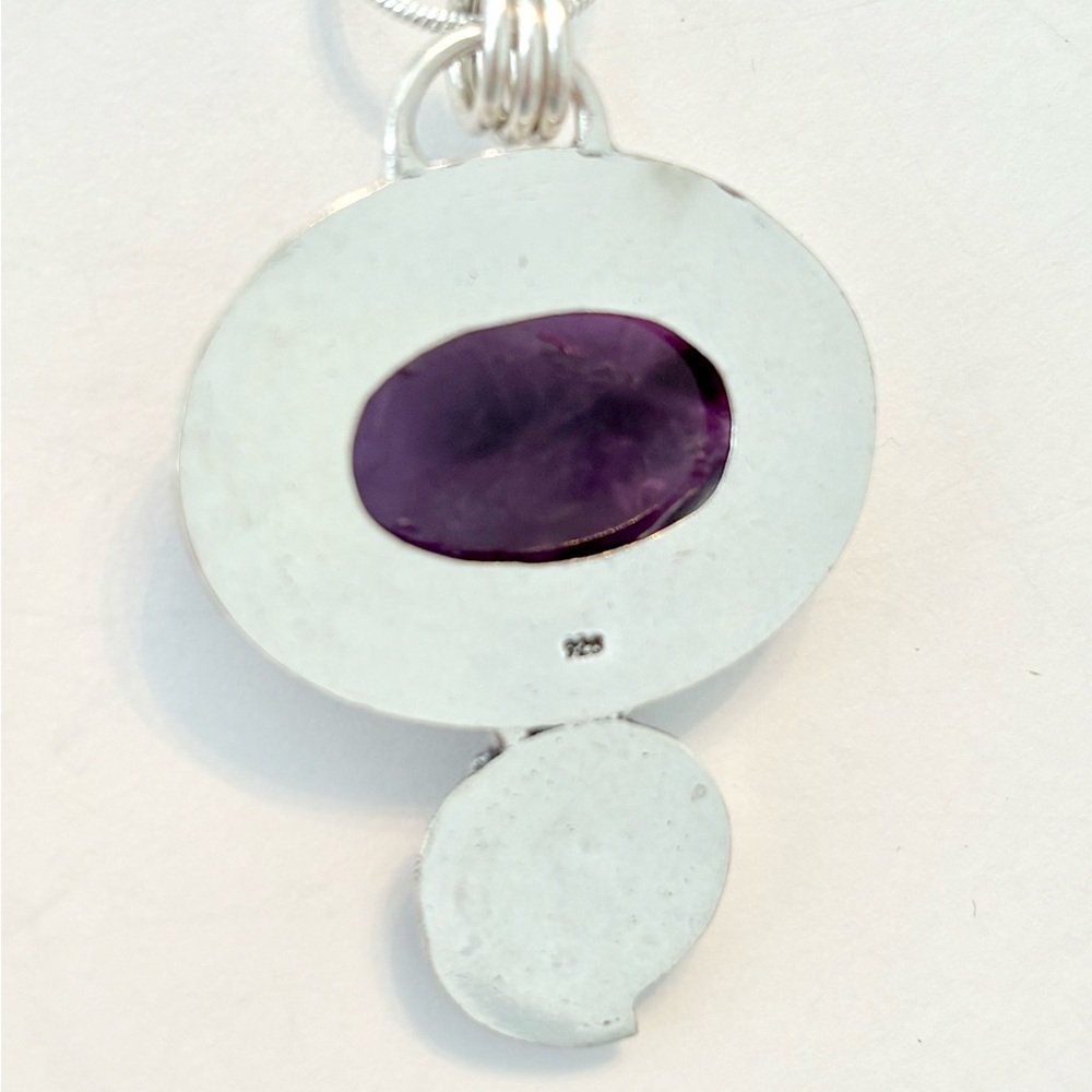 Beautiful 2 inch. 925 marked,Purple Amethyst pendant on a silver chain. - Picture 5 of 5